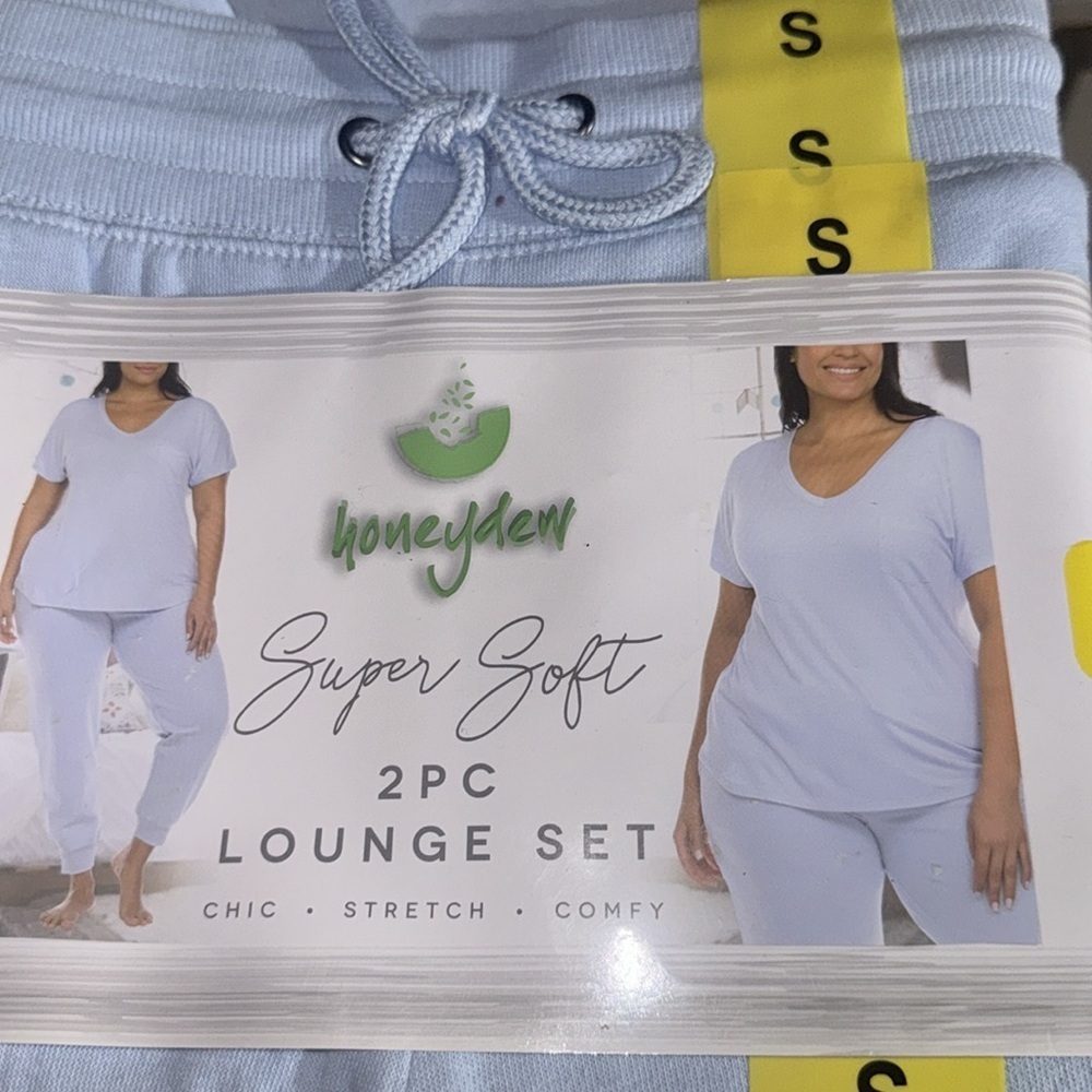 brand new super soft, two-piece lounge set size small women’s - Picture 2 of 5
